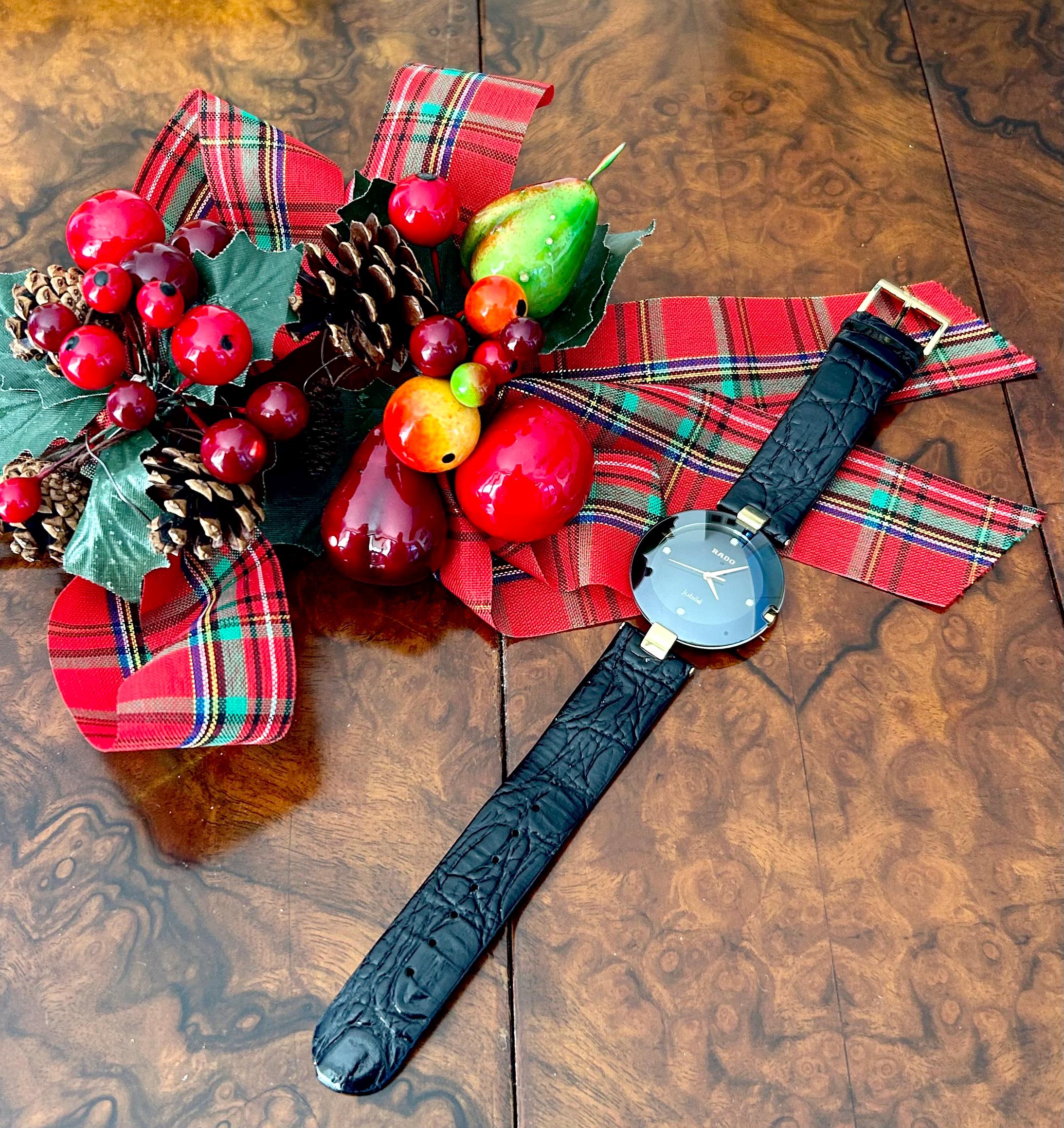 RADO sapphire crystal レディース腕時計 黒×ゴールドカラー