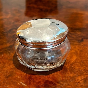 Tarro de tocador con tapa de plata antigua