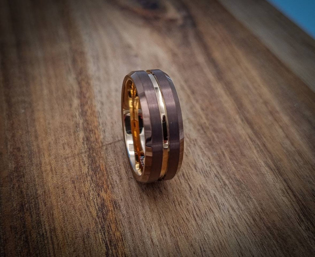 Anello in tungsteno in oro rosa spazzolato da uomo - Anello nuziale da ...