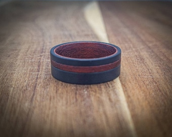 Anillo de madera de tungsteno negro de barril de whisky para hombres - Anillo de bodas único para hombres - Banda de bodas Tungsteno - Anillo de barril de whisky moderno - Anillo de tungsteno