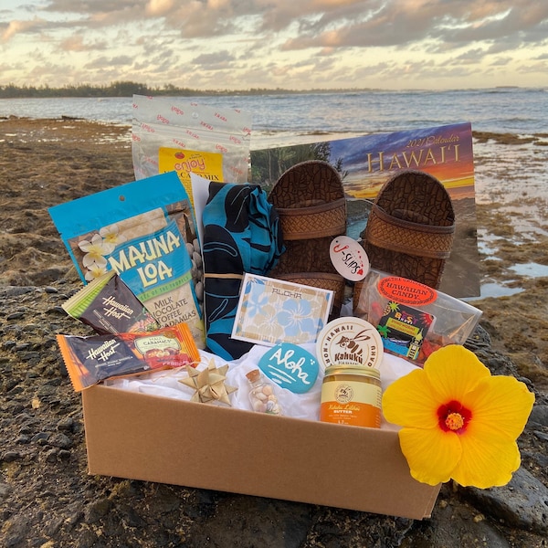 Hawaiian Gifts 60+ Gift Ideas for 2023