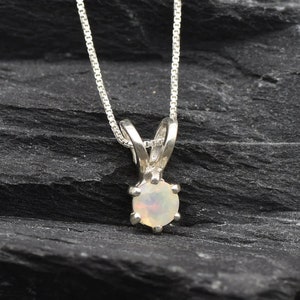 14Kt Gold Opal Necklace, Opal Rounnd Necklace, Opal Pendant, October Birthstone Necklace, Opal Gold Necklace