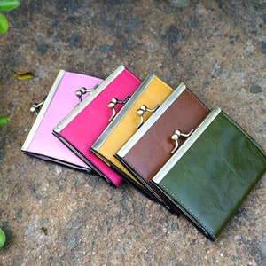 Cartera para tarjetas de crédito de cuero grabada personalizada para mujer, billetera de cuero minimalista, tarjetero de cuero, tarjetero