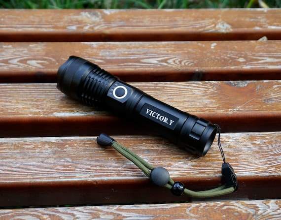 Personalisierte 1000Lumens Schwarz Taktische Taschenlampe mit Gravur für Camping Biking Wandern Outdoor Home Notfall