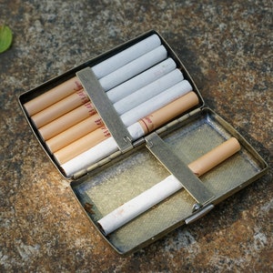 Étui à cigarettes personnalisé en laiton gravé pour 12 cigarettes, boîte à cigarettes, porte-cigarette en métal, cadeau père, cadeau pour lui/elle image 7