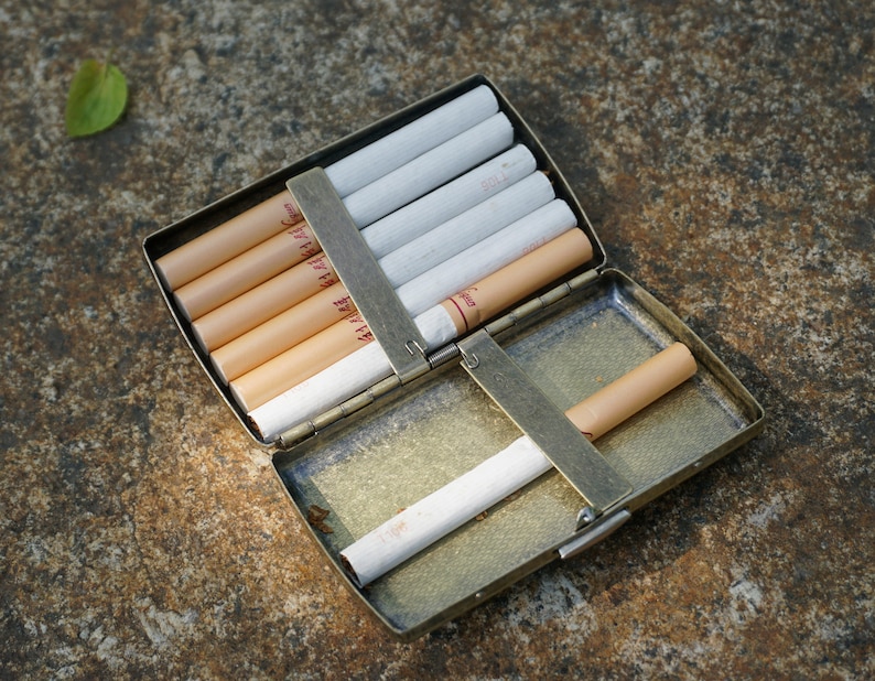 Étui à cigarettes personnalisé en laiton gravé pour 12 cigarettes, boîte à cigarettes, porte-cigarette en métal, cadeau père, cadeau pour lui/elle image 7