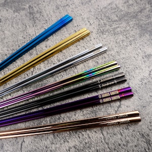 Juego de palillos de metal personalizados y grabados con estuche de viaje