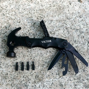 Gepersonaliseerde gegraveerde hamer multitool, cadeaus voor hem vriend echtgenoot vaders, doe-het-zelver, essentiële kampeeruitrusting survivaltool