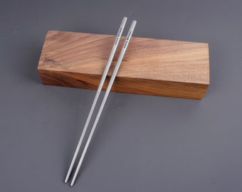 Personalized Titanium Chopsticks Set & Travel Case with Engraving - Customizable Gift for Foodies and Travelers