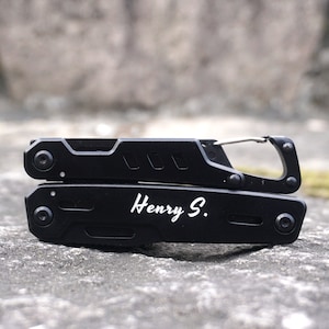 May include: Black multi-tool with a carabiner clip and the inscription "Henry S."