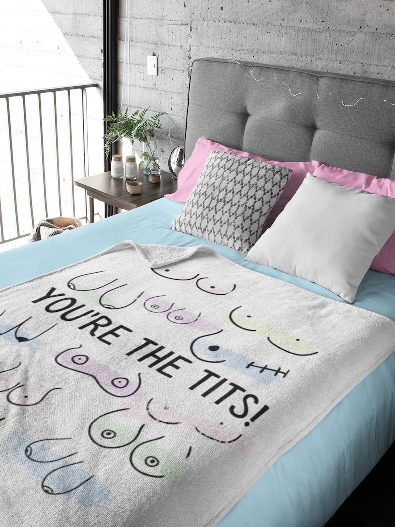 Cobertor de lã aconchegante You're The Tits, você é o melhor cobertor para melhor amiga, presente para cirurgia de mama, cobertor para melhor amiga, recuperação de mastectomia imagem 3