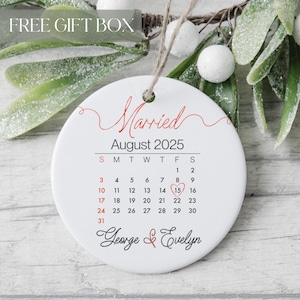 Married Calendar Ornament, Personalized Calendar Wedding Ornament, Newlywed Ornament, Custom Wedding Date Anniversary Ornament, Wedding Gift