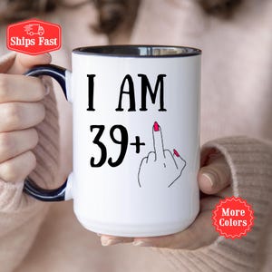 Taza divertida para 40 cumpleaños: Tengo 39 años más 1 taza de café personalizada