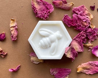Velvet Peony and Oud | 4 x Botanical Soy Wax Melts | Vegan Friendly and Cruelty Free | Gift | Scented