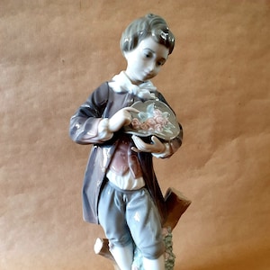 RARE Lladró  #4757 &quot;Doncel with Roses&quot;  Boy putting flowers in his hat. Excellent condition 10.5&quot; inches high.    Lladro 4757  #181