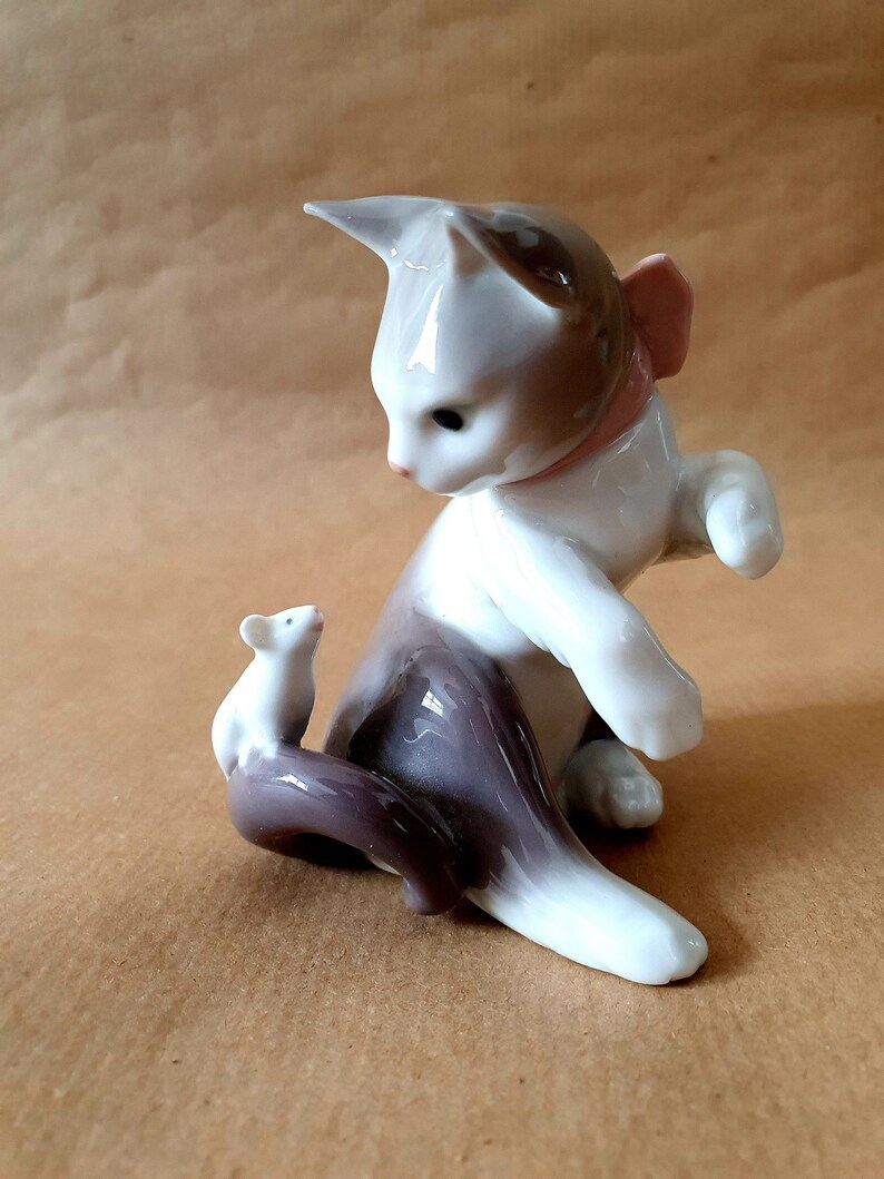 lladro cat with mouse on tail
