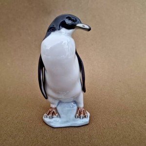 Perfect Penguin Lladró  #5248  &quot;Penguin&quot;  Delightful & Sculpted By Fulgencio Garcia. 5&quot; inches high. Mint condition Lladro 5248 #288