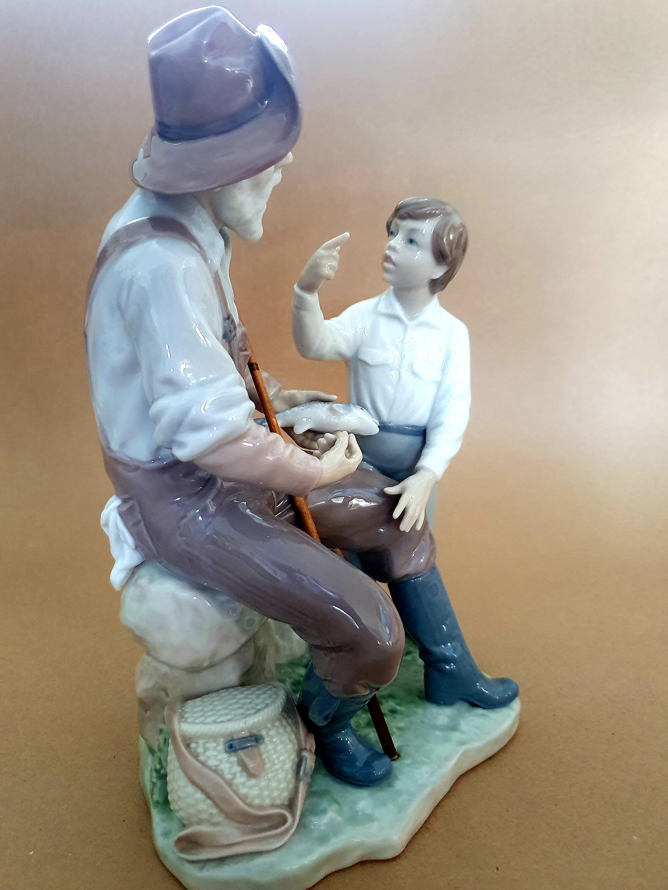 リヤドロ LLIADRO 釣りのレッスン 6468 素晴らしいリヤドロ #6468「釣りのレッスン」少年と男