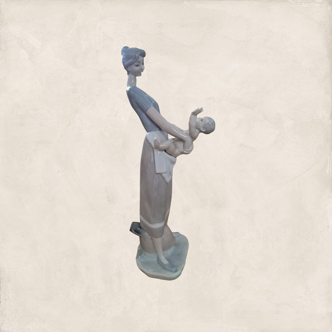 Beautiful Lladró 4575 mother and Child Sculpted by Fulgencio Garcia. 13