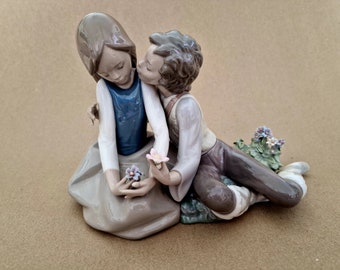 Young Love Lladró  #5072  "Precocious Courtship" Sculpted By Juan Huerta. 6.00" inches tall. Great condition Lladro 5072 #285