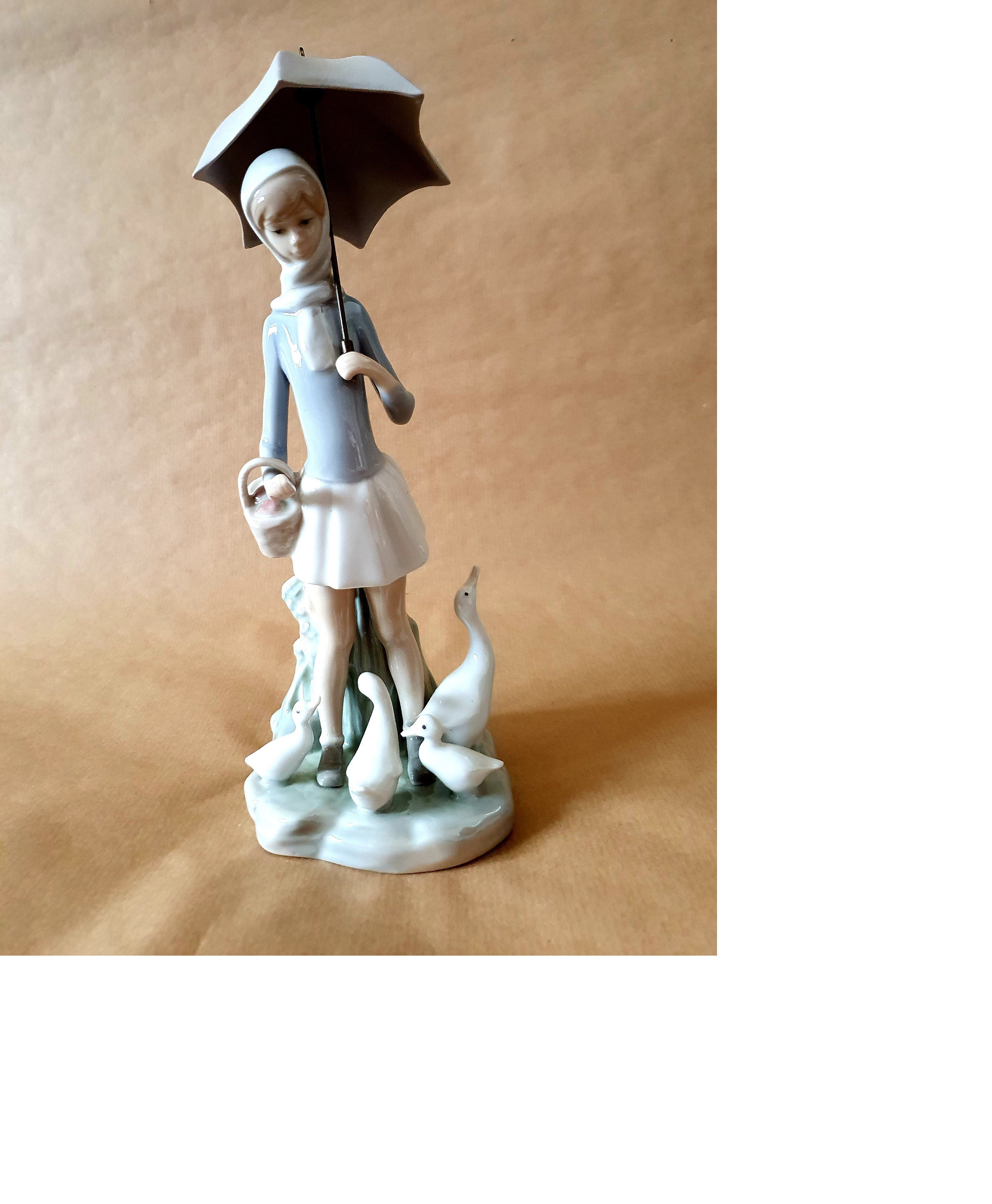 Exquisite Lladró  #4510  "Girl With Umbrella and Geese".  Stunning Piece 10..5" inches high.  Perfect condition Lladro 4510    #159