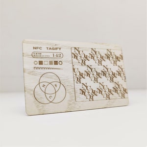 Gepersonaliseerde houten NFC digitaal visitekaartje | Tik op vCard met QR-code en sociale media-links | Smart Oak-kaart | Lasergegraveerd aan twee kanten