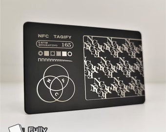 Personligt digitalt NFC-visitkort i massiv metall | vCard, QR-kod och länkar till sociala medier | Fyrkantigt NFC-chip | Dubbelsidigt graverat (svart)