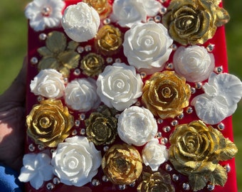 3D Resin Geode Art, Roses, Flowers, leaves , Red, Golden, white, Geode Resin Art. Modern Wall or Shelf Decor for your home.