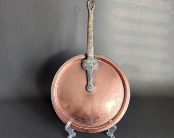 Tapa de olla de cobre vintage de 8" DM&H Co. Mango largo, utensilios de cocina antiguos hechos en EE. UU. y Nueva York