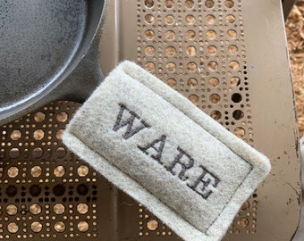 Funda para mango de sartén de hierro fundido de fieltro 100% lana – Fabricada en Hudson Valley, color gris.