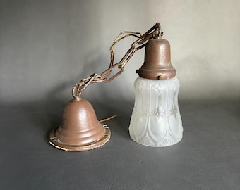 Lámpara colgante antigua de 21 pulgadas, lámpara pintada de marrón y pantalla de vidrio esmerilado vintage.