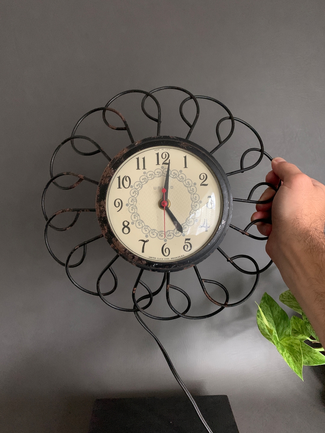 Vintage UNITED Kitchen Wall Clock Electric Metal Black Wire Design ...