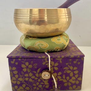 Hand beaten Tibetan Singing Bowl for Sound Healing-Meditation bowl-Gifts for Mum-Gifts for Her-Gifts for Him-Heal your 7 Chakras