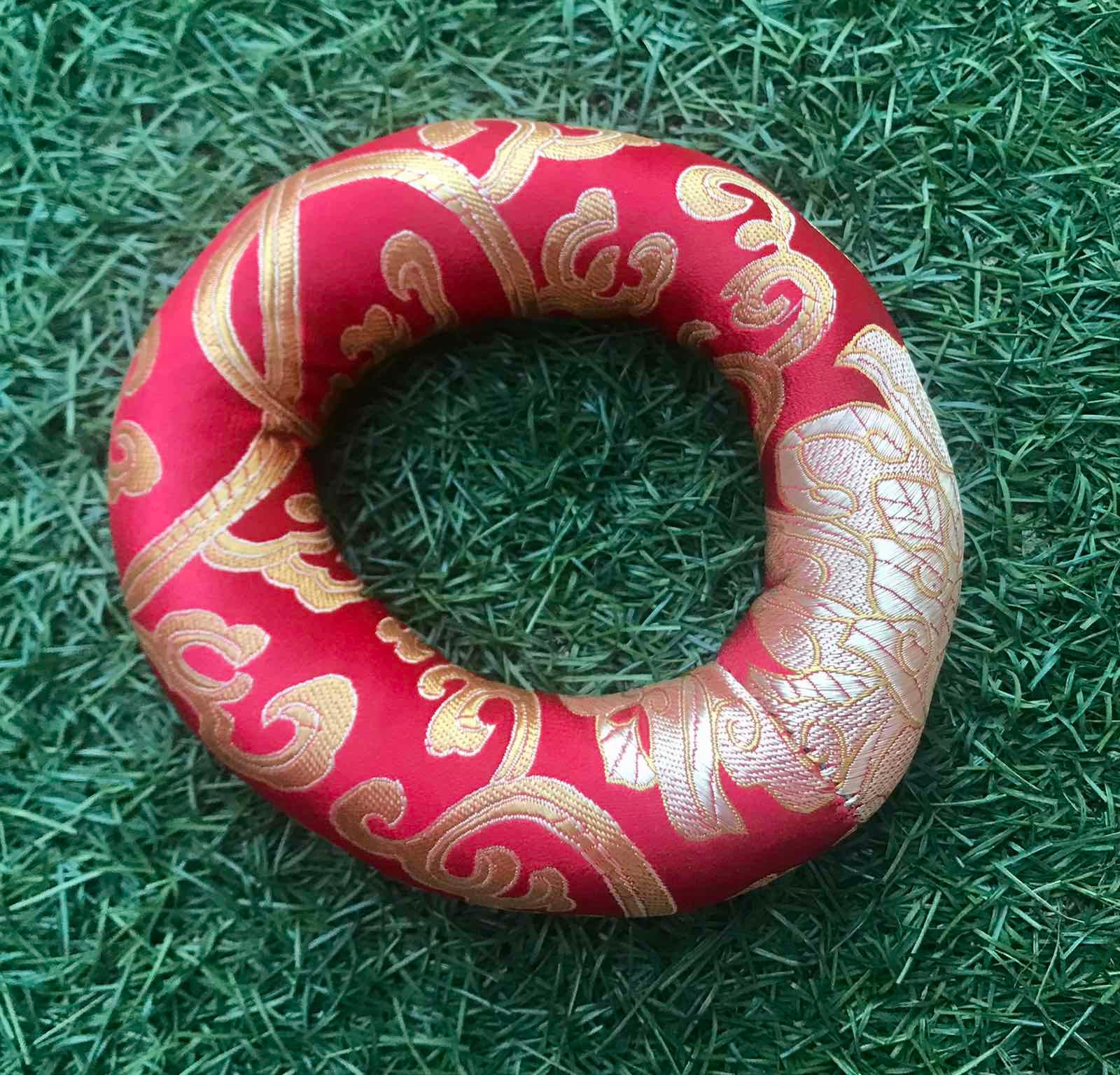 Cuscino A Ciambella Per Campana Tibetana Piccola | Supporto In Broccato 11cm Rosso - Foto 4