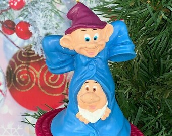 白雪姫　７人の小人　くしゃみ 　フィギュア クリスマスオーナメント 白雪姫のくしゃみとドピーの小人 | 吊り下げオーナメント | クリスマス