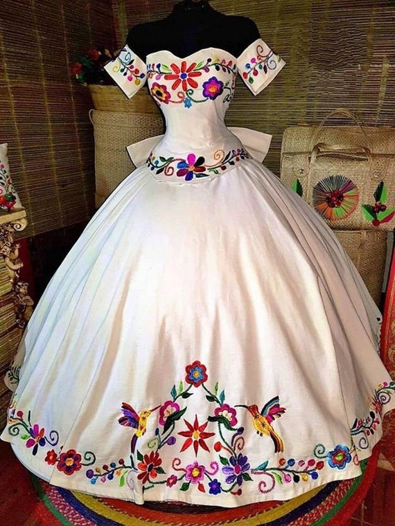 Vestidos de quinceañera charro mexicano Tema Colorido bordado - Etsy México Vestidos de quinceañera charro mexicano Tema Colorido bordado - Etsy México