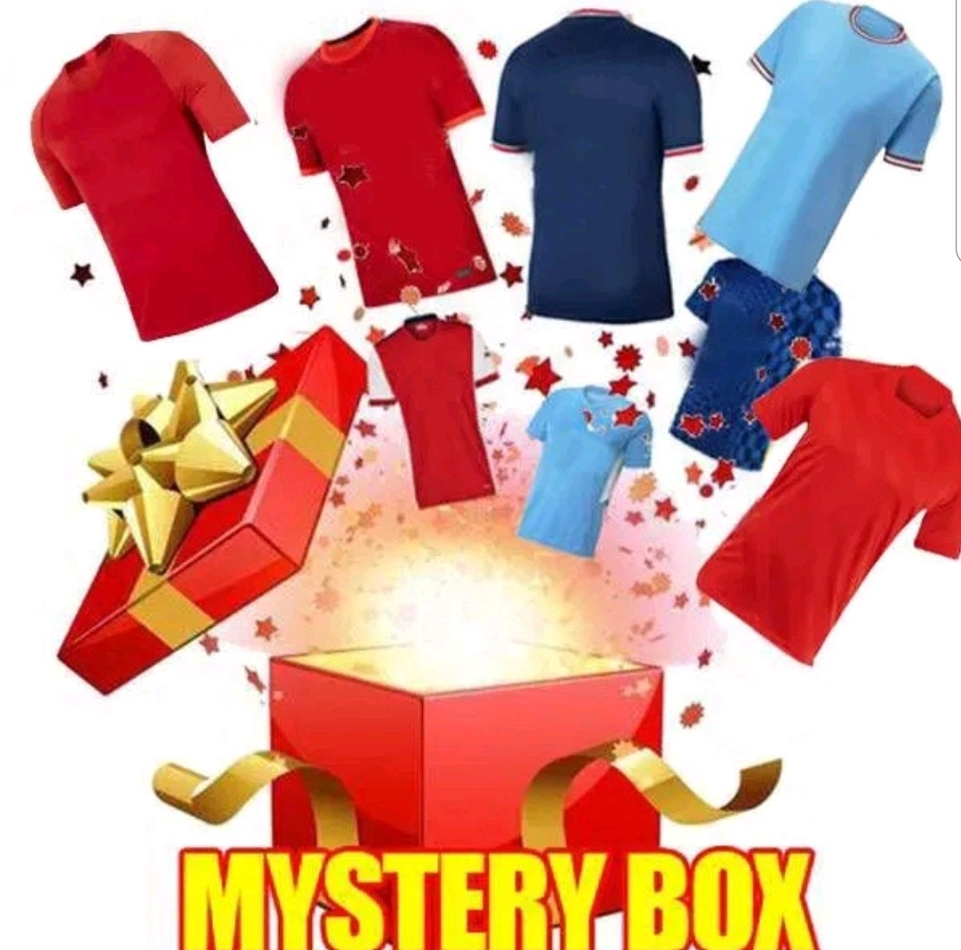 Comprar Camiseta Retro Vintage Fútbol  Mystery Box con uniforme de fútbol  – Mystershirt