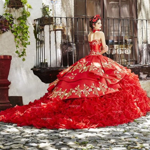 Charra Mexicana Roja Vestidos de Quinceañera Bordado de Oro - Etsy México Charra Mexicana Roja Vestidos de Quinceañera Bordado de Oro - Etsy México