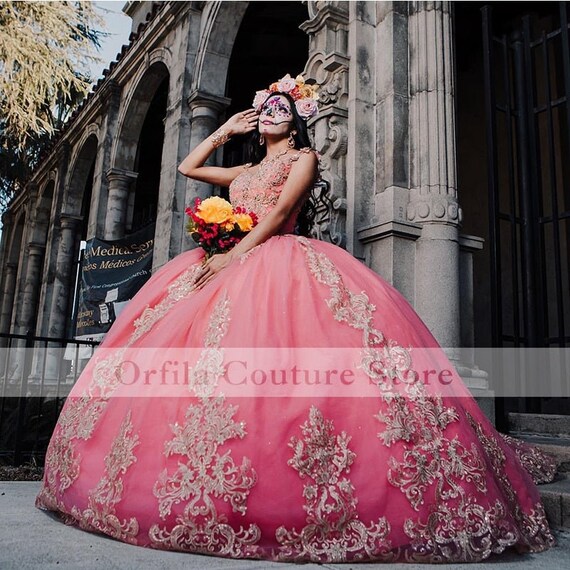 Vestido de quincea era burdeos mexicano apliques de encaje