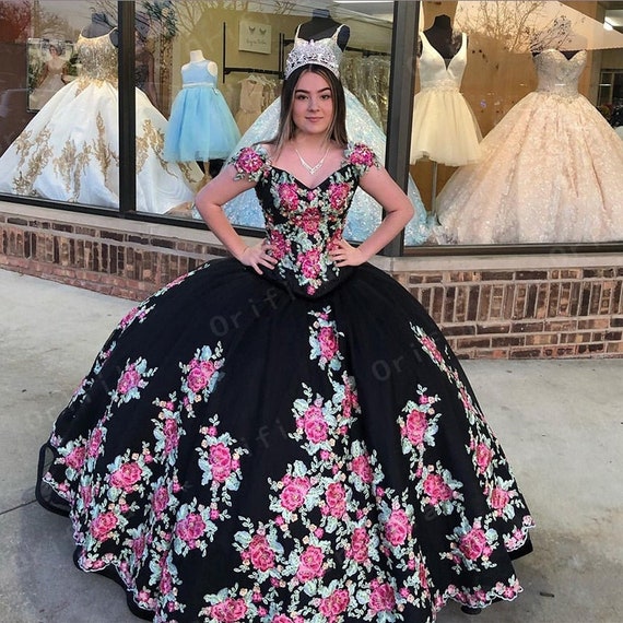 Vestido De 15 Anos Estilo Mexicano Bordado Encaje Quinceañera - Etsy México Vestido De 15 Anos Estilo Mexicano Bordado Encaje Quinceañera - Etsy México
