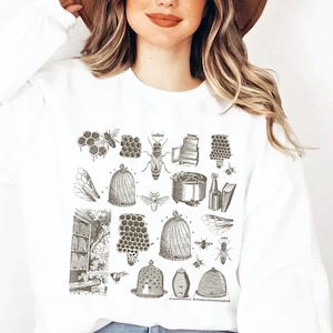 Vintage Honey Bees Sweatshirt • Cottagecore Beekeeper Sweater • Rustic Farmers Market Pullover • Naturalist Beehive Print Granola Girl Top