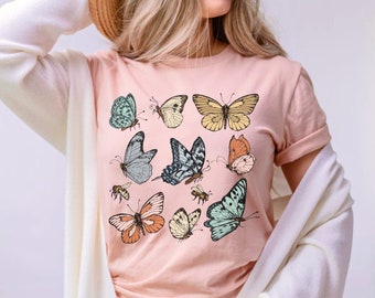 Wunderliches ästhetisches zartes Schmetterlingsmuster-Shirt • Dänisches Pastell Cottagecore Lepidoptera-T-Shirt • Kunstvolles erdiges Naturforscher-Feecore-T-Stück