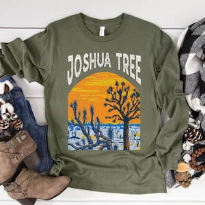 Camiseta de manga larga vintage del Parque Nacional Joshua Tree • Camiseta con atardecer en el desierto del suroeste • Camiseta retro para amantes de la naturaleza, viajes por carretera • Camiseta para senderismo y acampada