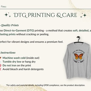 K&ouml;nnte beinhalten: Ein graues Langarmshirt mit einem Schmetterlingsmotiv und dem Text "Save the Monarchs Plant Milkweed" auf der Vorderseite. Das Shirt ist mit einer Direct-to-Garment-Druckmethode hergestellt, die weiche, detaillierte und langlebige Drucke erzeugt.