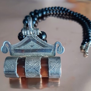 Toeareg ketting met sterling zilver agaat amulet