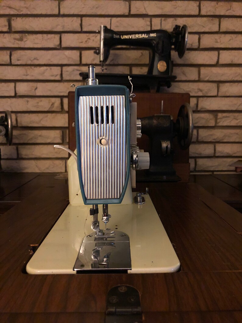 Dressmaker Deluxe zig zag sewing machine Etsy