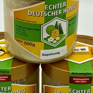 Rapeseed honey, real German honey, natural honey, stirred until creamy.