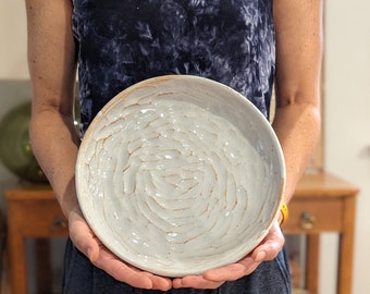 Ceramic Decorative Platein  Naturals tones with carving texture. 10" carved plate