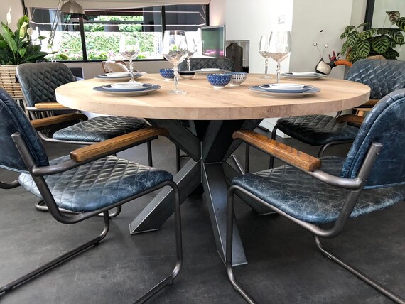Modern round 2024 oak dining table