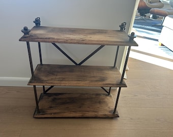 Estantería de pared vintage francesa de roble y latón